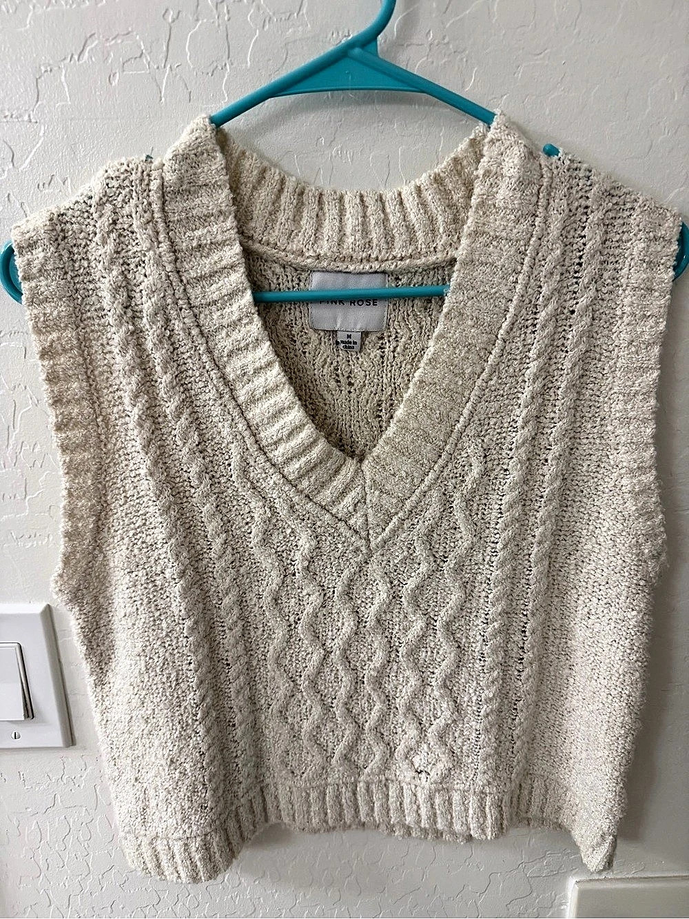 Cable Knit Crop Sweater vest